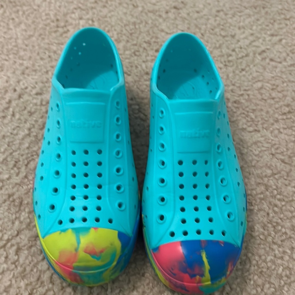 Girl’s Native Shoes Size 2